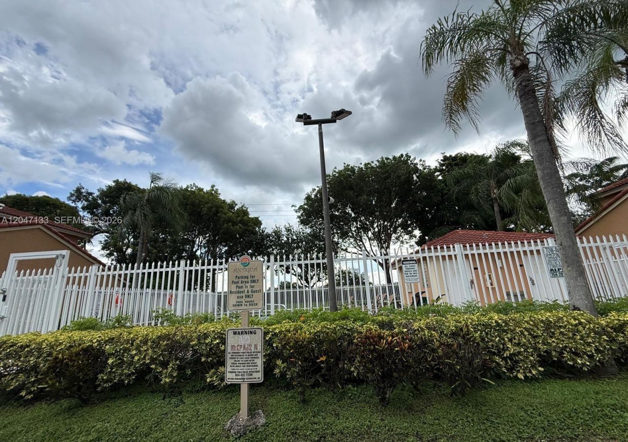 16149 NW 22nd St, Pembroke Pines, FL 33028 Photo