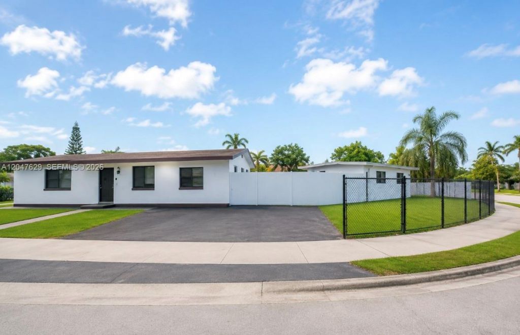 10955 SW 223rd St, Miami, FL 33170 Photo
