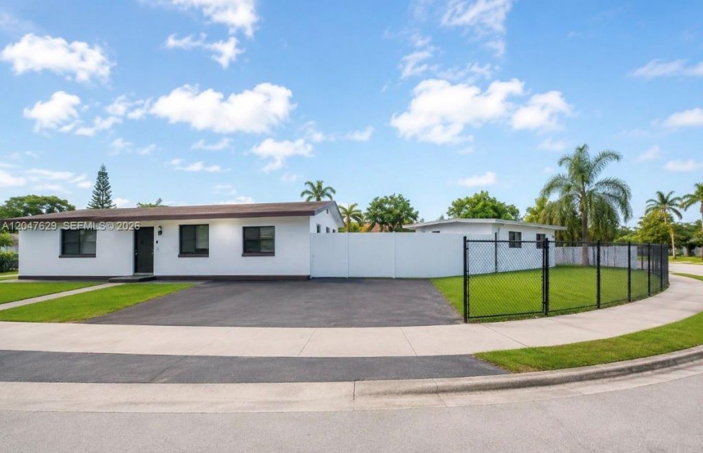 10955 SW 223rd St, Miami, FL 33170 Photo