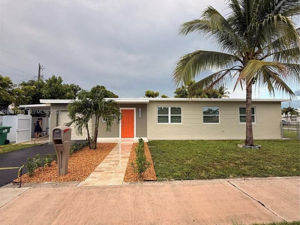 10555 SW 32nd St , Miami, FL 33165
