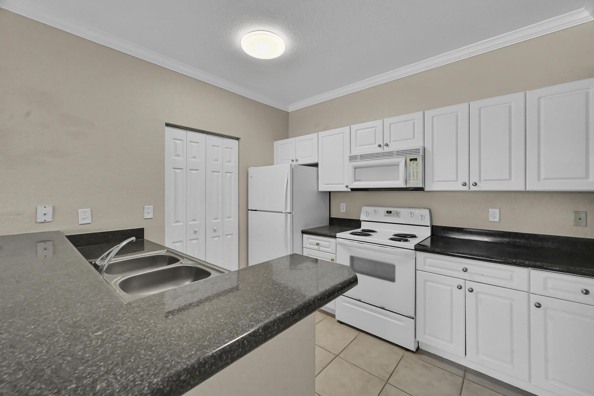 196 SE Kitching Circle, Stuart, FL 34994 Photo