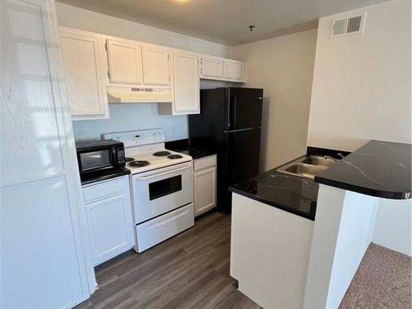 1381 E University Avenue , Unit 304, Las Vegas, NV 89119