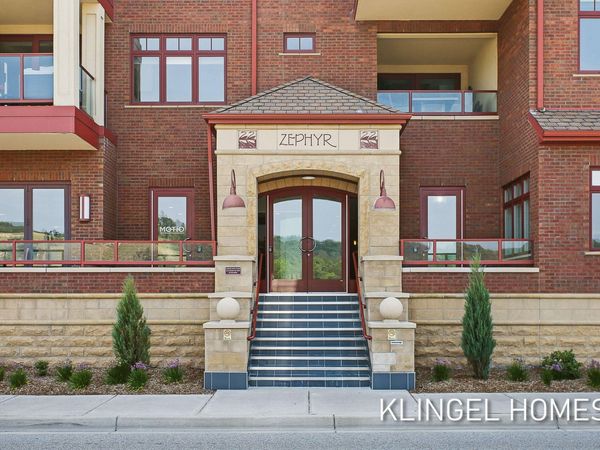 22 S Harbor Drive, Unit 202, Grand Haven, MI 49417