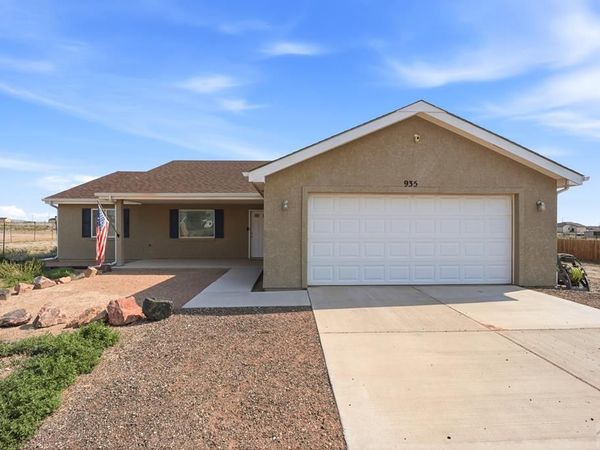935 E Kirkwood Dr, Pueblo West, CO 81007