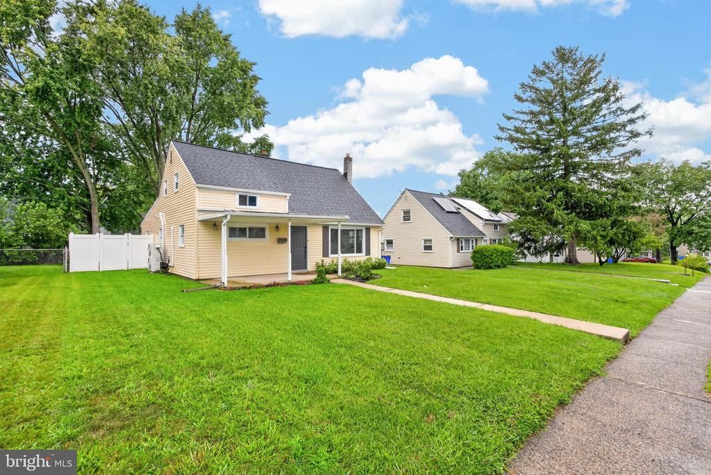 352 W Walnut Street, Pottstown, PA 19464 Main Photo