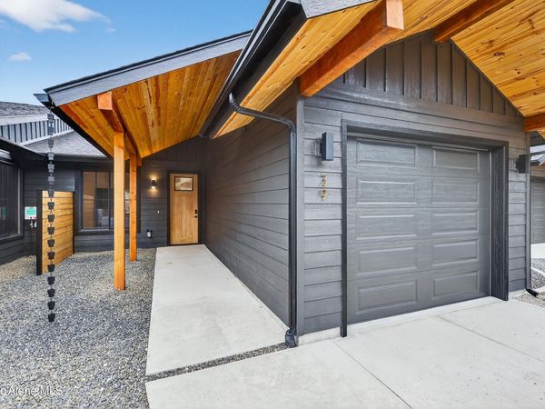 27 Rebecca LN, Nordman, ID 83848