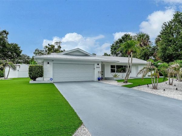 2828 SUNCREST DRIVE , SARASOTA, FL 34239