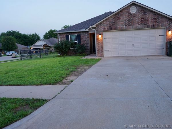 324 Austin Avenue , Kiefer, OK 74041