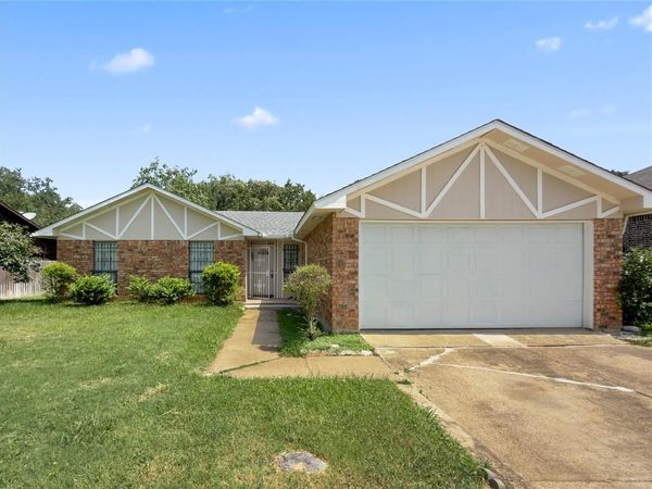 7717 Acapulco Road, Fort Worth, TX 76112