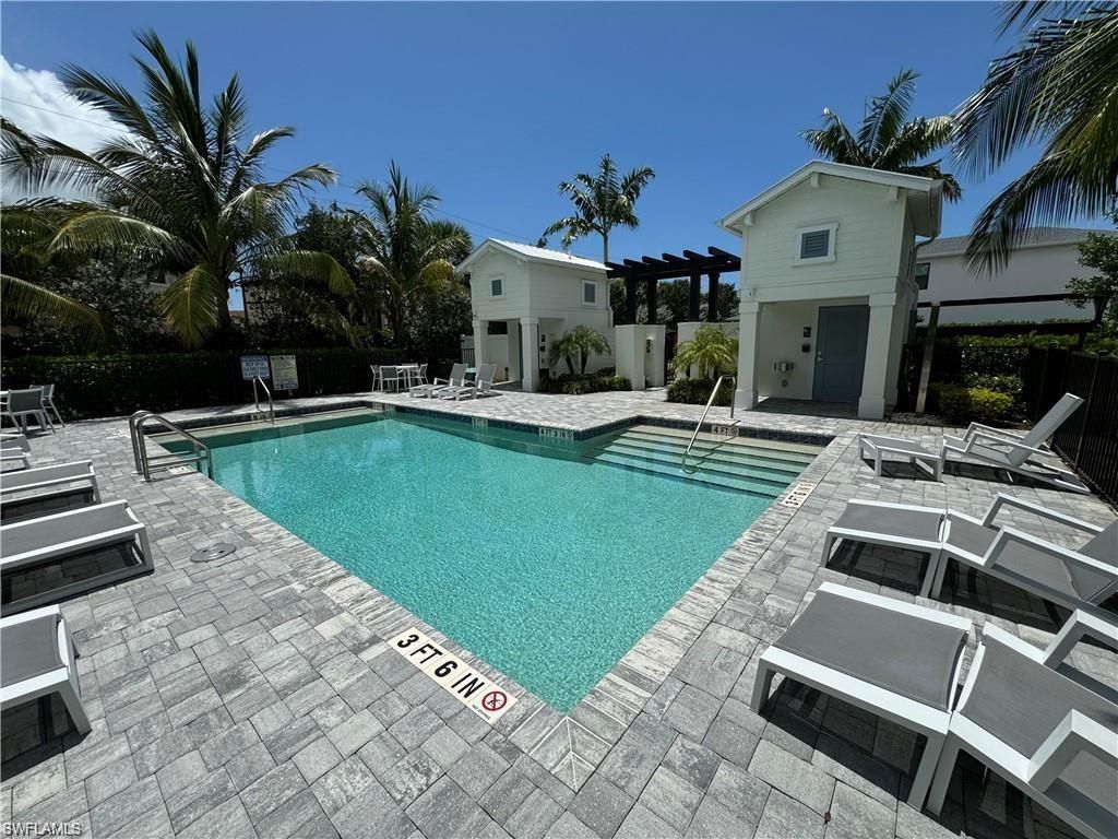 12964 Pembroke Dr, Naples, FL 34105 Photo