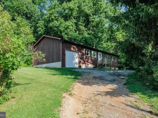16 HEADWATERS ROAD , CHESTER GAP, VA 22623