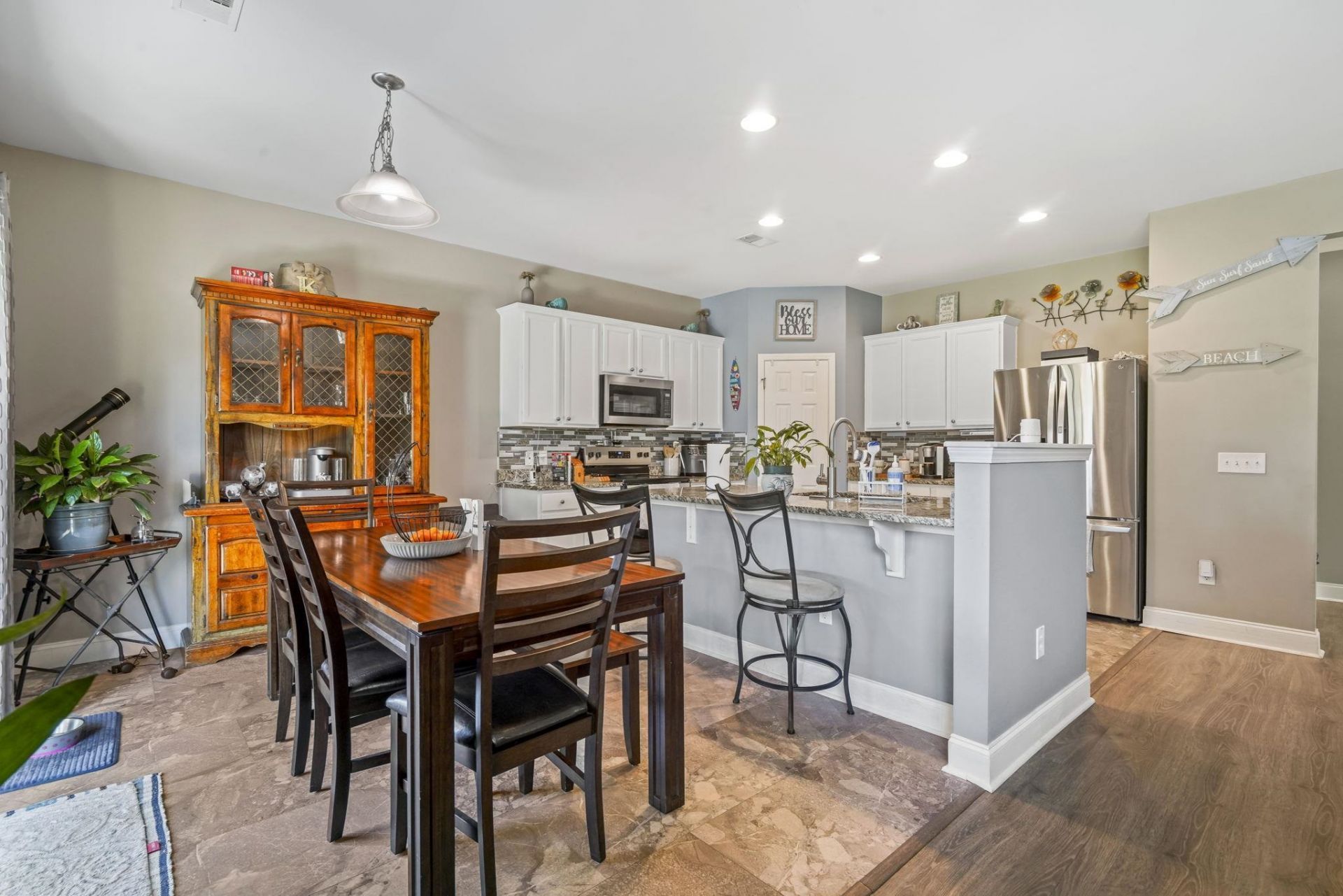 1060 Balmore Dr. Photo 6