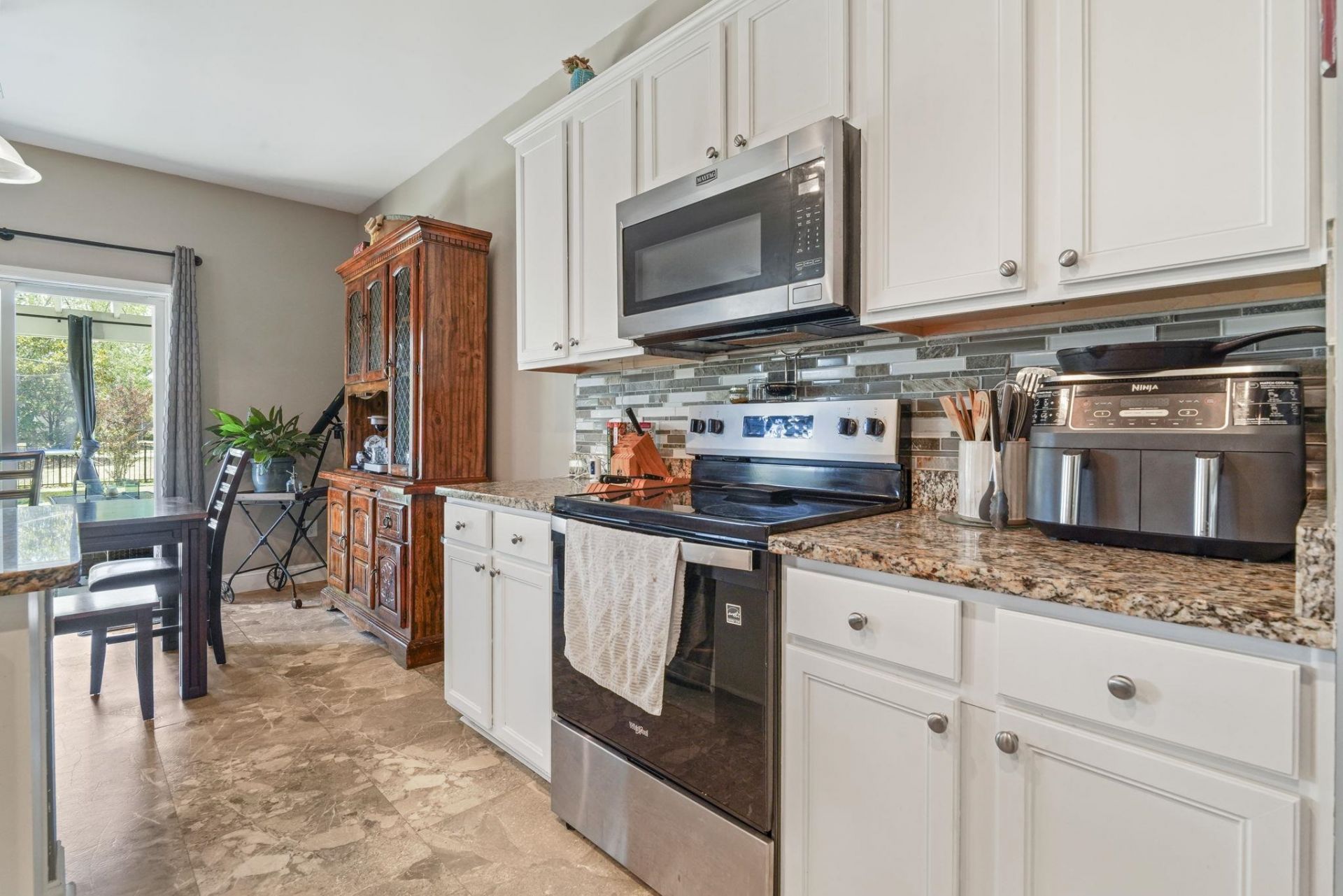 1060 Balmore Dr. Photo 9