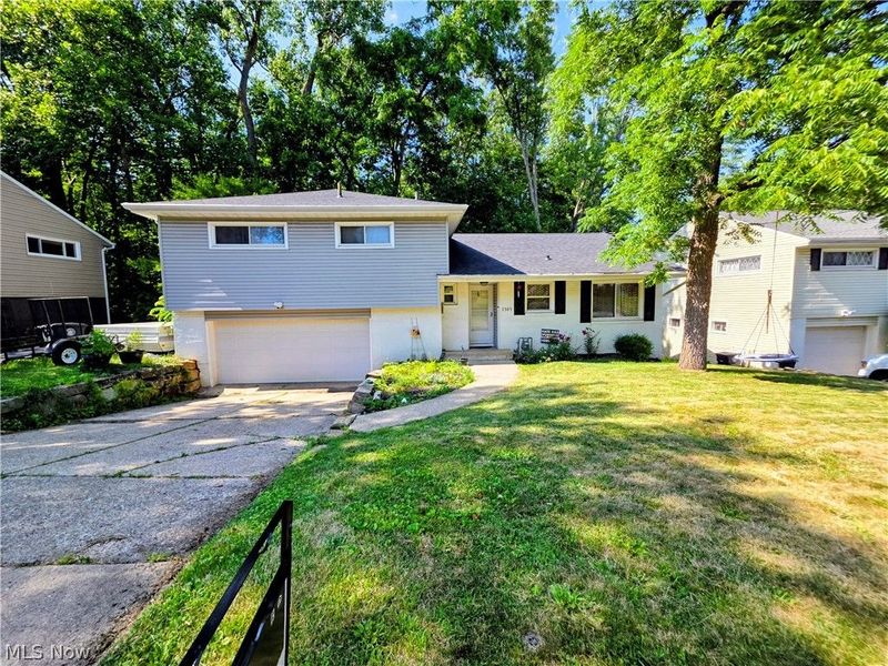 1585 Kingsley Avenue, Akron, OH 44313 Photo 1