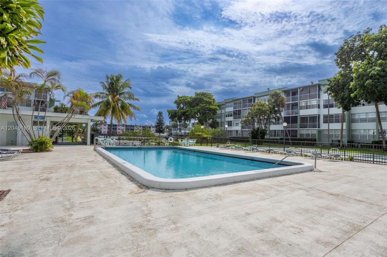 2771 Taft St , Unit 104, Hollywood, FL 33020 Photo