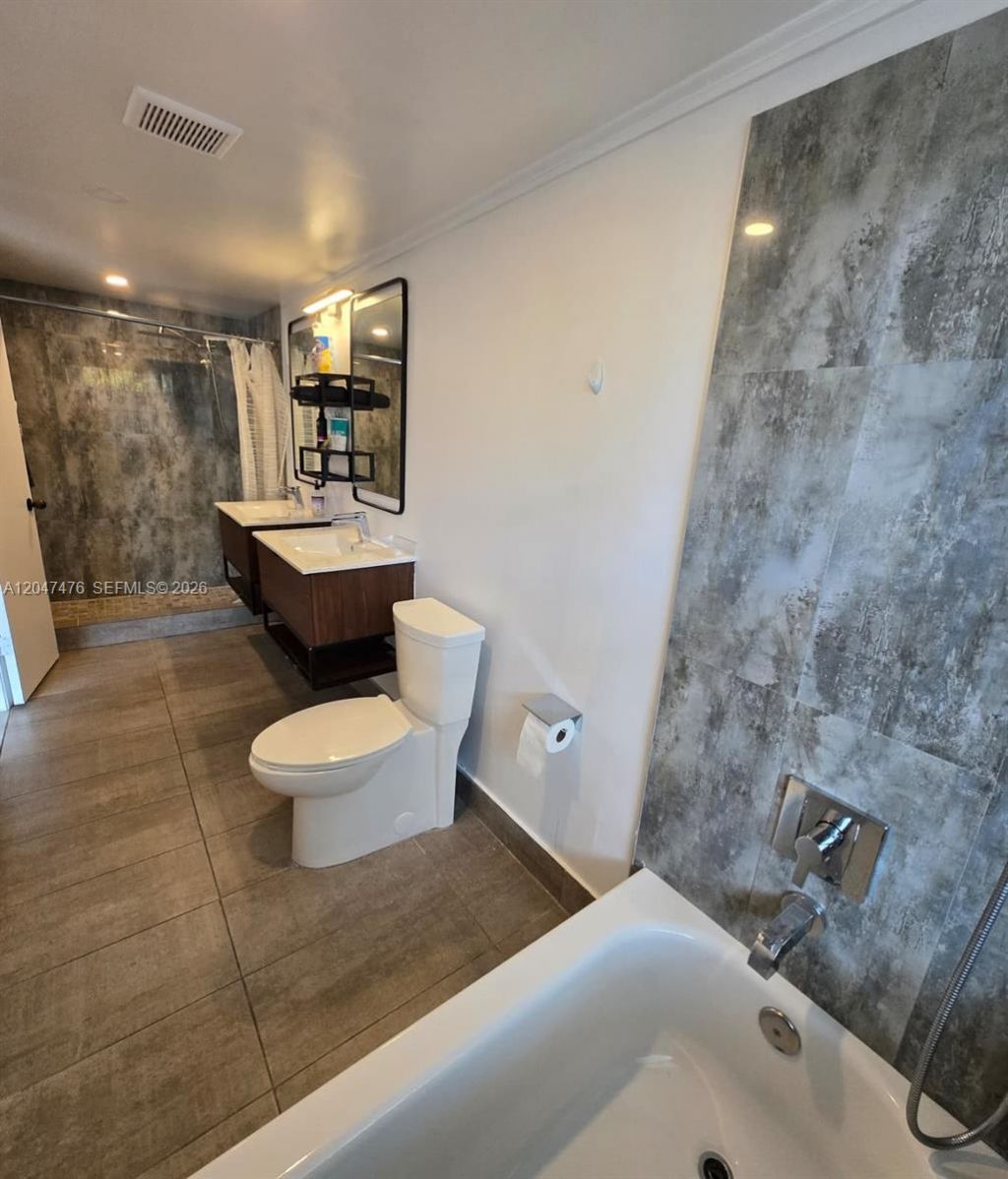 926 NE 27th Ave, Unit 926, Hallandale Beach, FL 33009 Photo