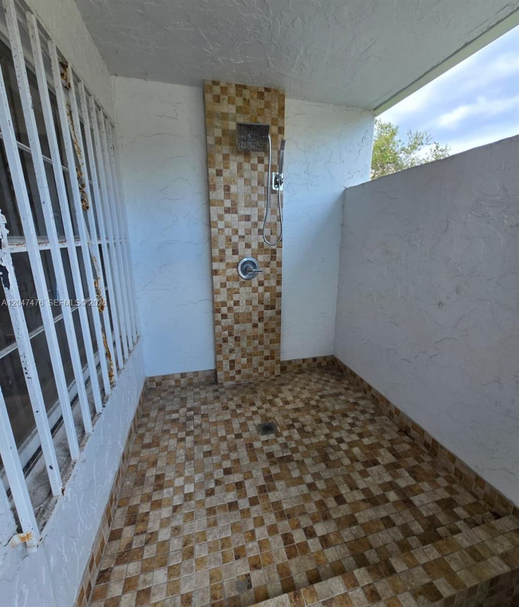 926 NE 27th Ave, Unit 926, Hallandale Beach, FL 33009 Photo