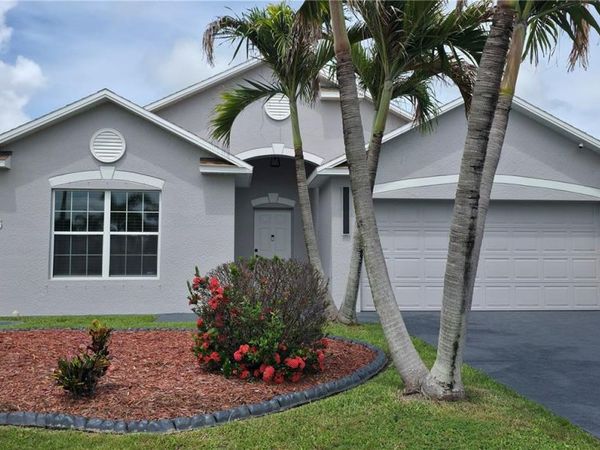 2037 SW Aquarius Ln, Port St. Lucie, FL 34984