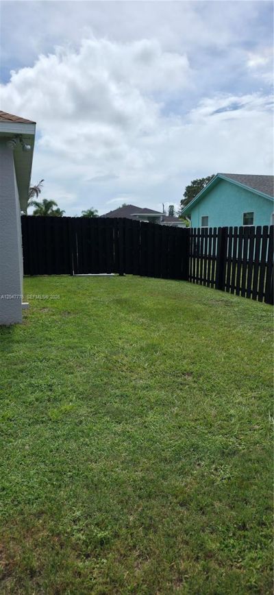 2037 SW Aquarius Ln, Port Saint Lucie, FL 34984 Photo