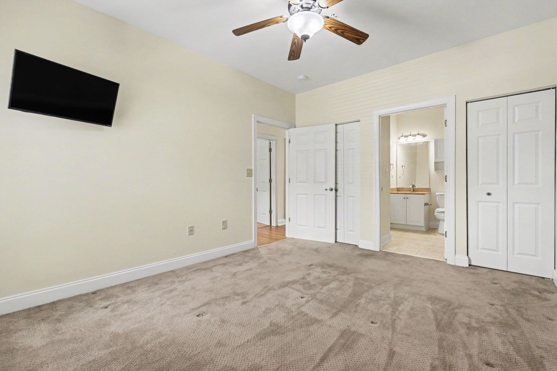 1025 World Tour Blvd. Photo 14
