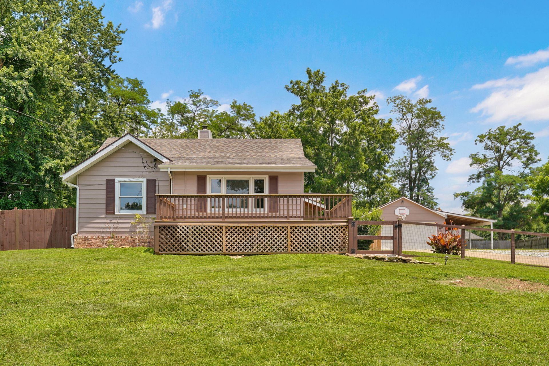 6028 S Roanoke Avenue, Springfield, MO 65810 Main Photo