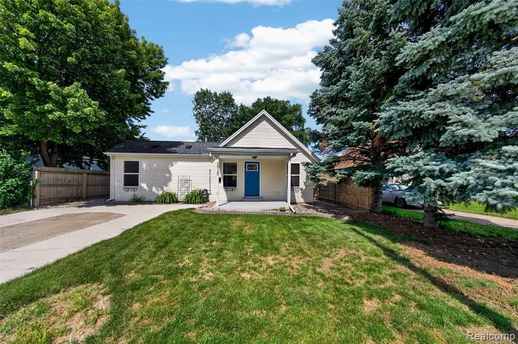 26725 Palmer Blvd, Madison Heights, MI 48071 Main Photo