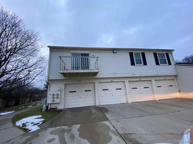 7751 LAKE RIDGE DR UNIT 28, Waterford Twp, MI 48327