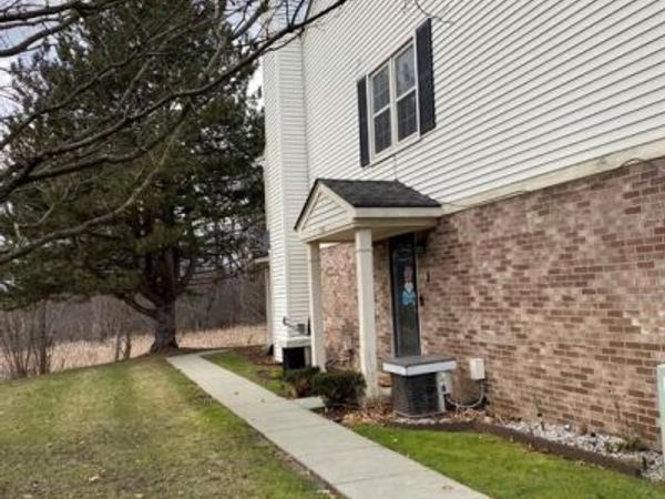 7751 LAKE RIDGE DR UNIT 28, Waterford Twp, MI 48327