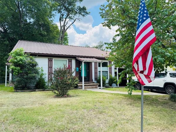 1007 N Johnson Street , Mineola, TX 75773