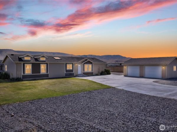 204 Davidson Boulevard SW, Mattawa, WA 99349