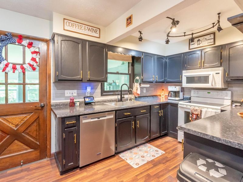 6419 Harrisburg Georgesville Road , Grove City, OH 43123 Photo 14