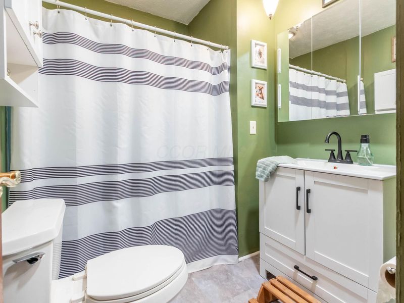 6419 Harrisburg Georgesville Road , Grove City, OH 43123 Photo 17