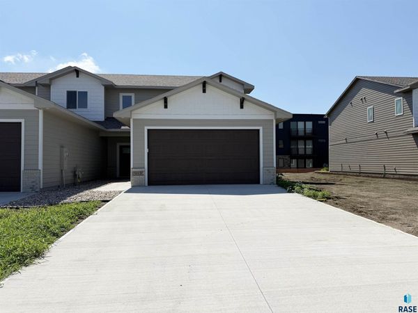 5113 E 67th St, Sioux Falls, SD 57108