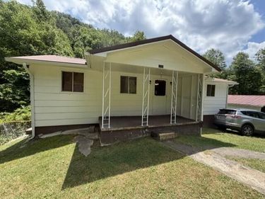 1722 Spruce Pine Road, Garner, KY 41817