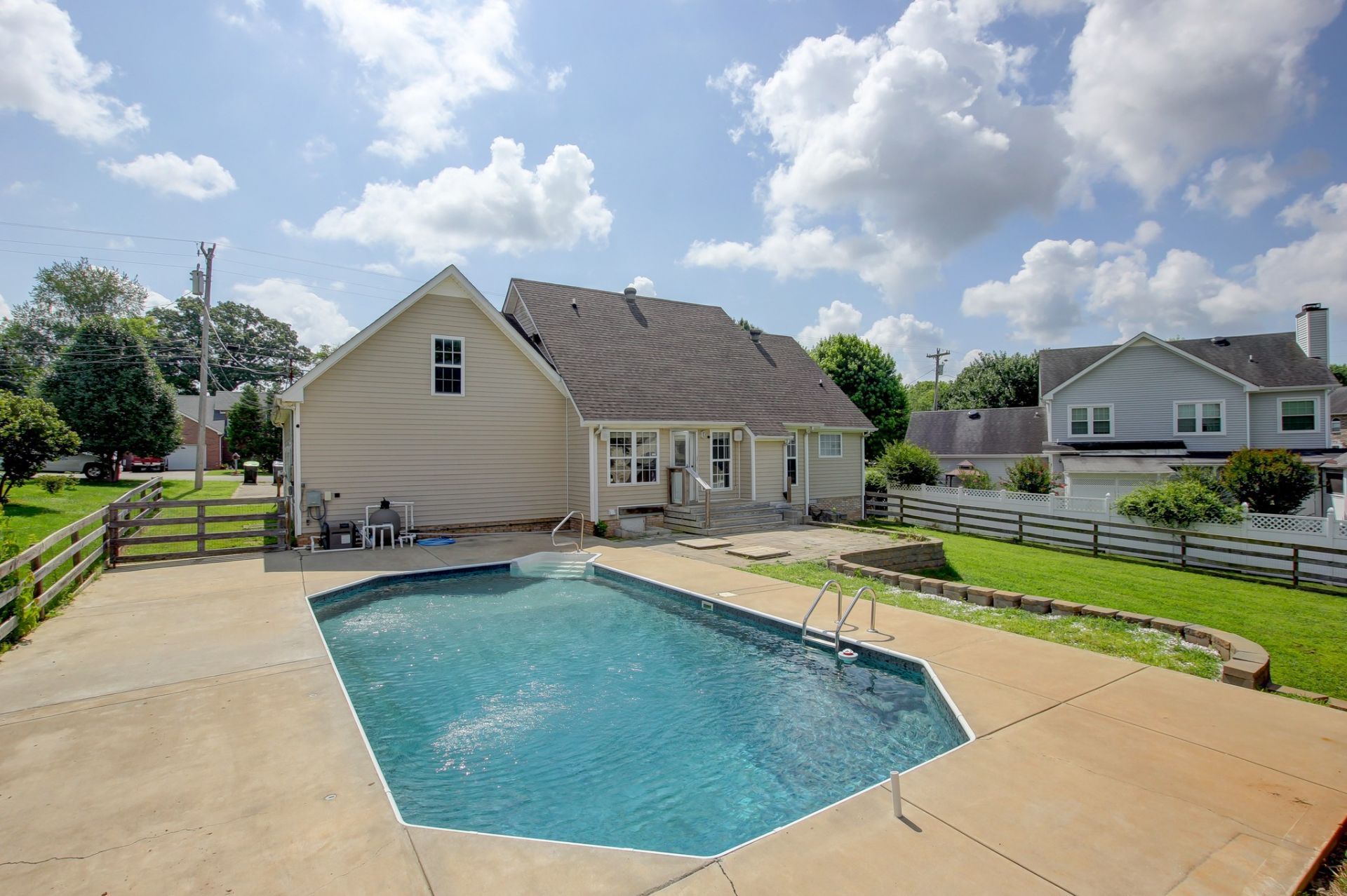 3430 E Henderson Way, Clarksville, TN 37042 Main Photo