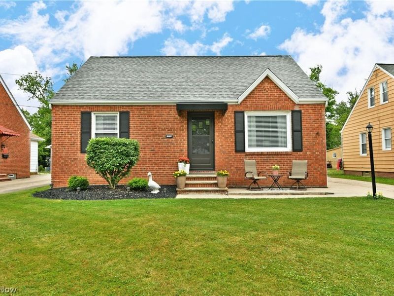 1239 Churchill Road, Lyndhurst, OH 44124 Photo 1