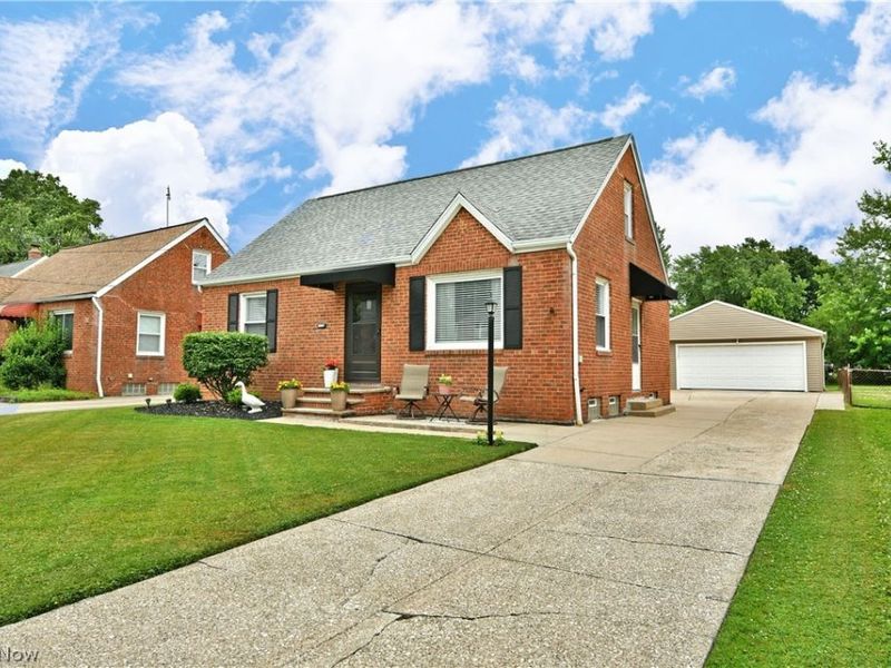 1239 Churchill Road, Lyndhurst, OH 44124 Photo 2