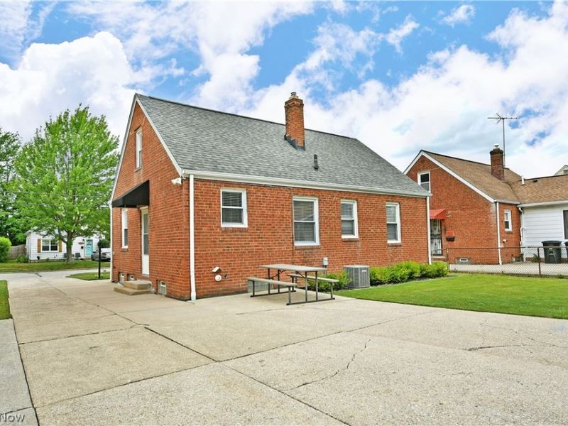 1239 Churchill Road, Lyndhurst, OH 44124 Photo 4