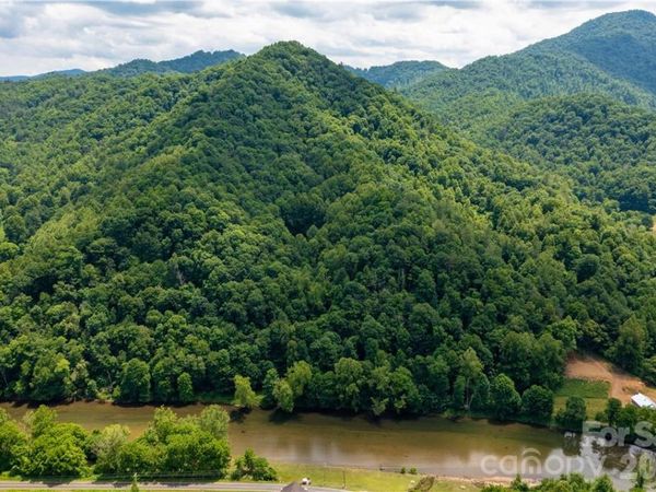 000 High Cliff Drive , Green Mountain, NC 28740