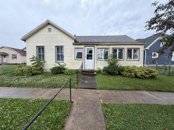 202 E Henry Street, Calmar, IA 52132