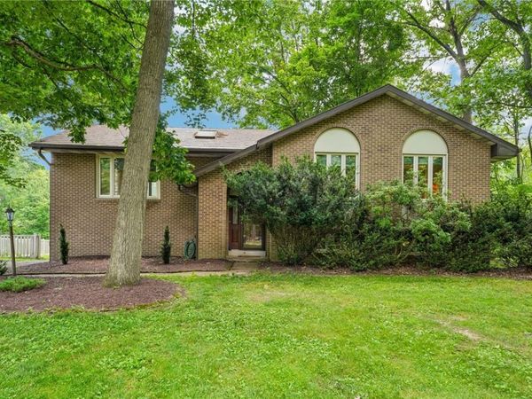 129 Green Forest Dr, Baden, PA 15005