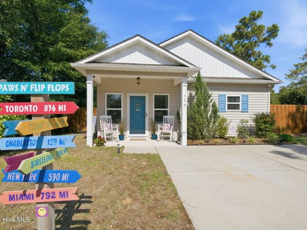 119 NE 11th Street , Oak Island, NC 28465