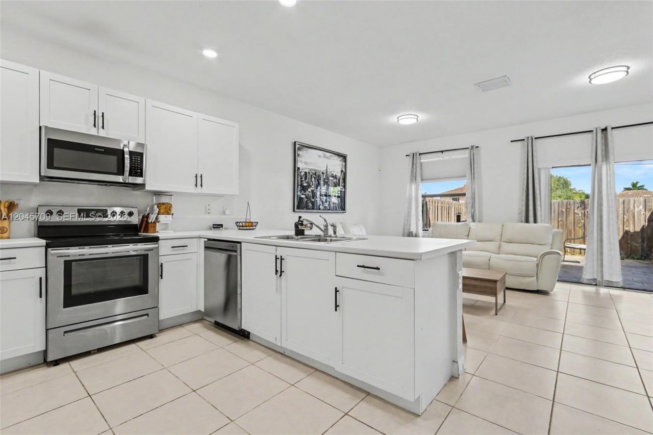 18102 SW 148th Rd , Miami, FL 33187 Photo