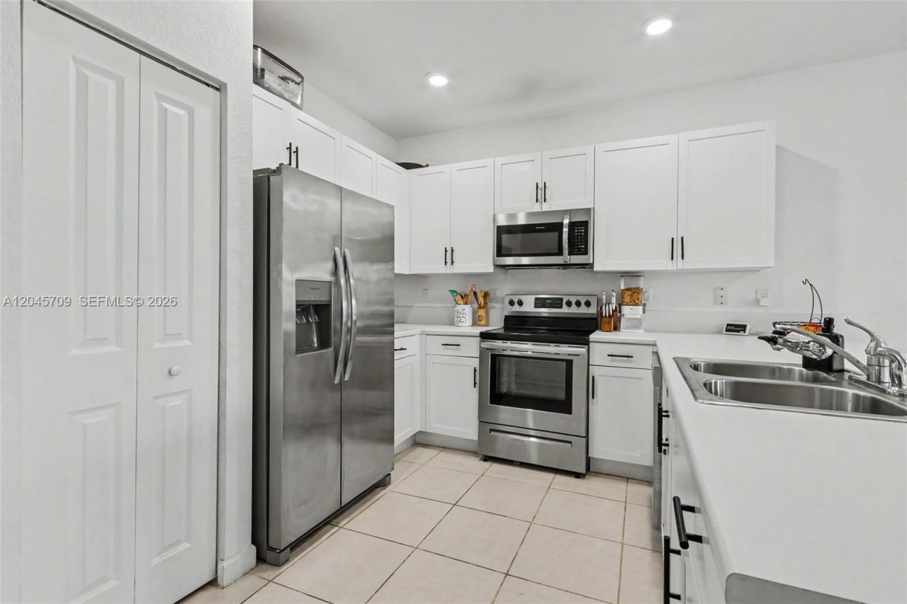 18102 SW 148th Rd , Miami, FL 33187 Photo