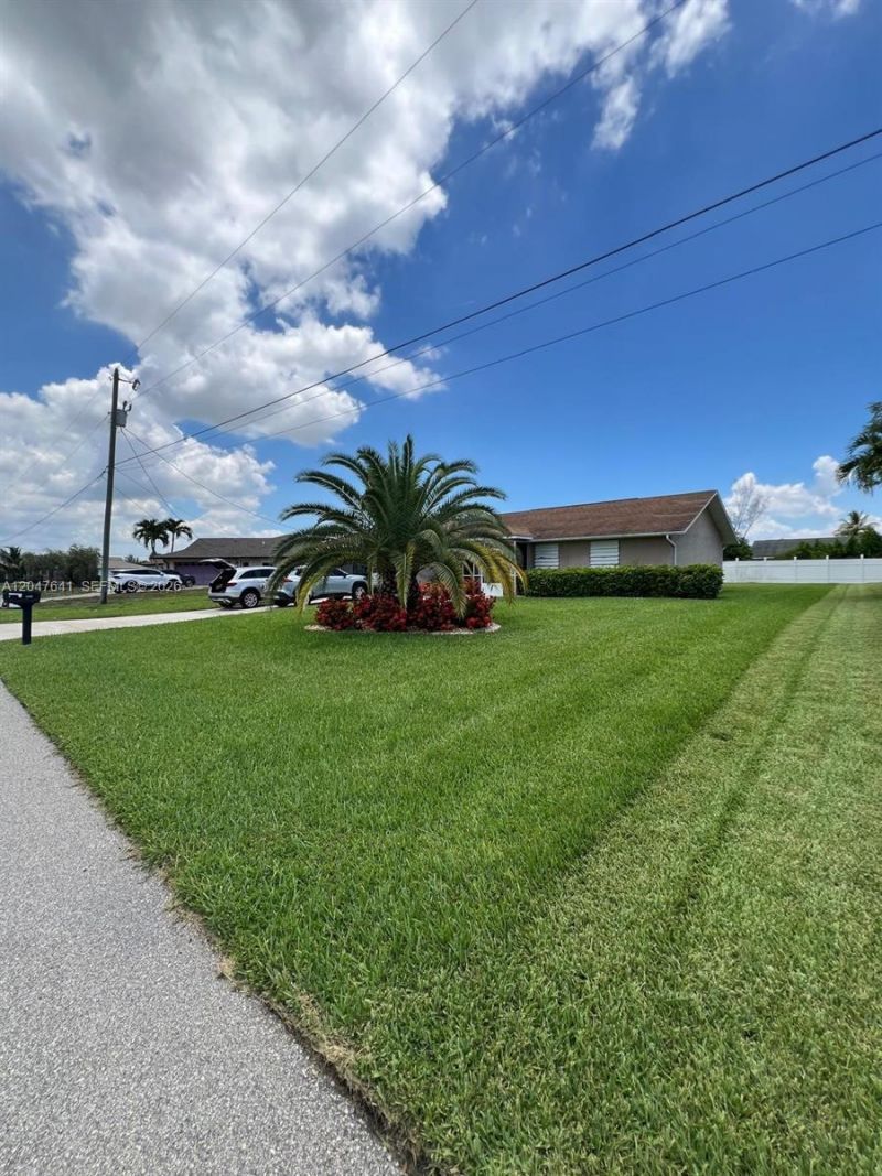 3207 SE 1st Pl , Cape Coral, FL 33904 Photo