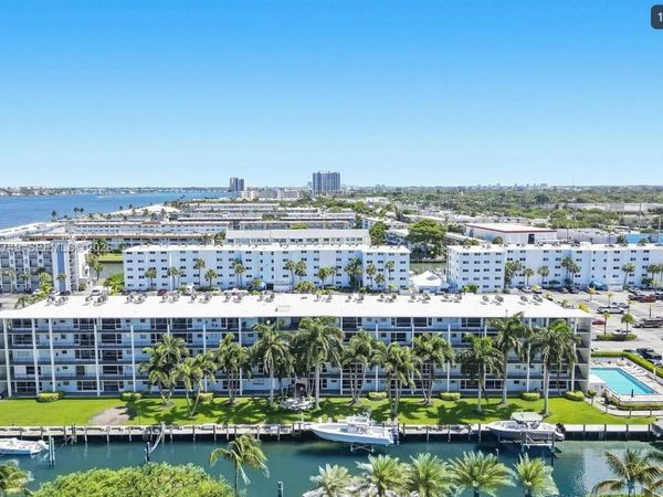 109 Paradise Harbour Blvd, Unit 406, North Palm Beach, FL 33408