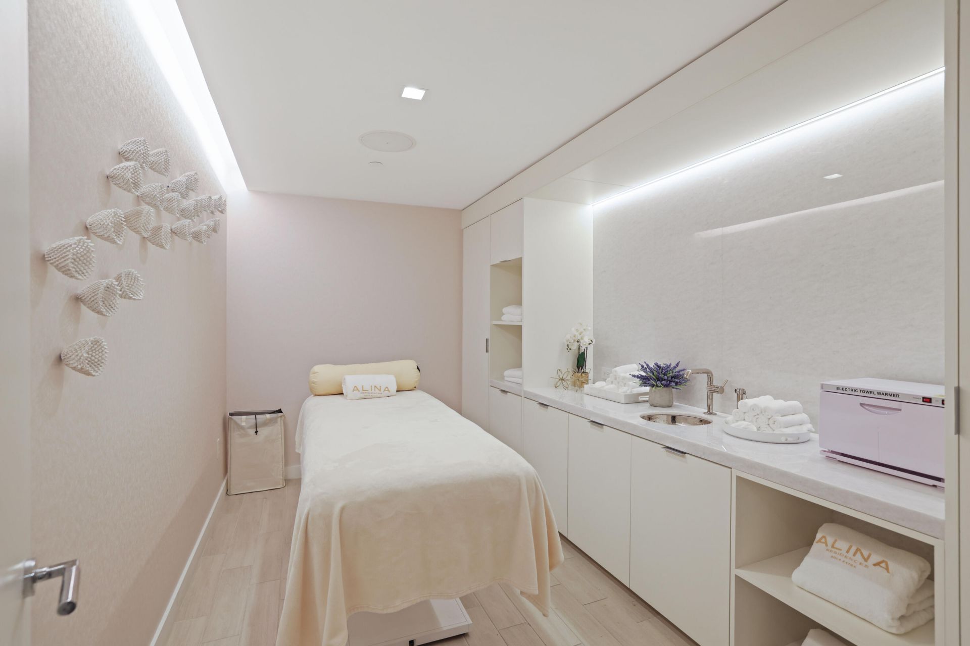 210 SE Mizner Boulevard, Unit 301, Boca Raton, FL 33432 Photo