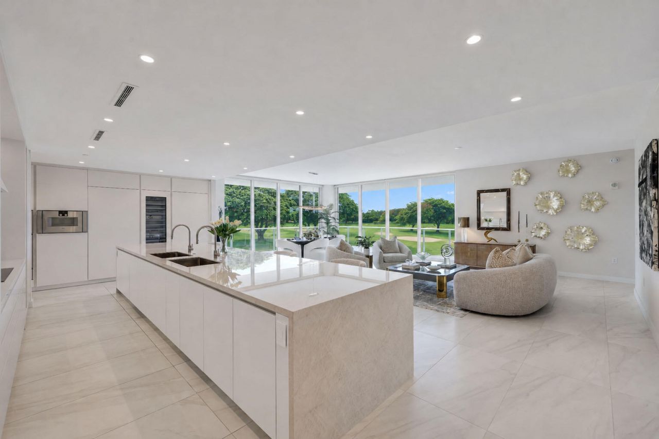 210 SE Mizner Boulevard, Unit 301, Boca Raton, FL 33432 Photo