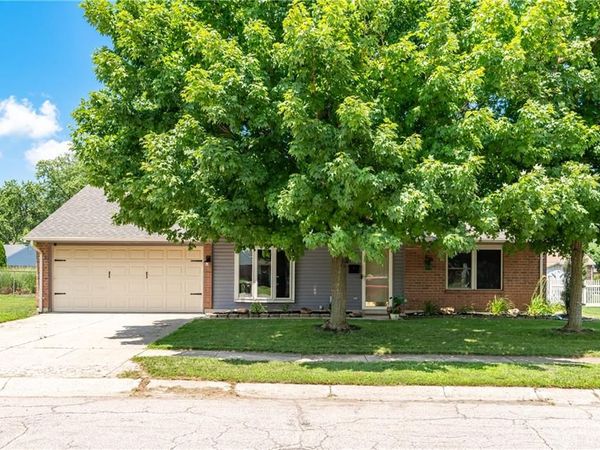 1221 Warwick Drive, Miamisburg, OH 45342