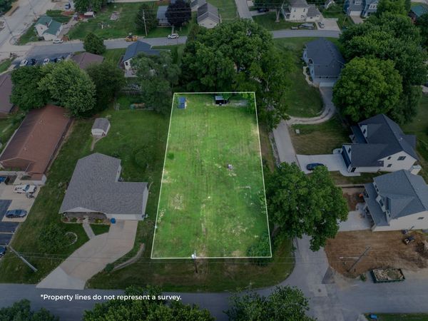 327 DODGE Street , Leclaire, IA 52753